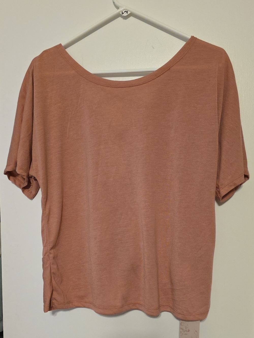 NWT Women's Scoop Neck Open Back Detail Short Sleeve Tee in Dusty Rose
